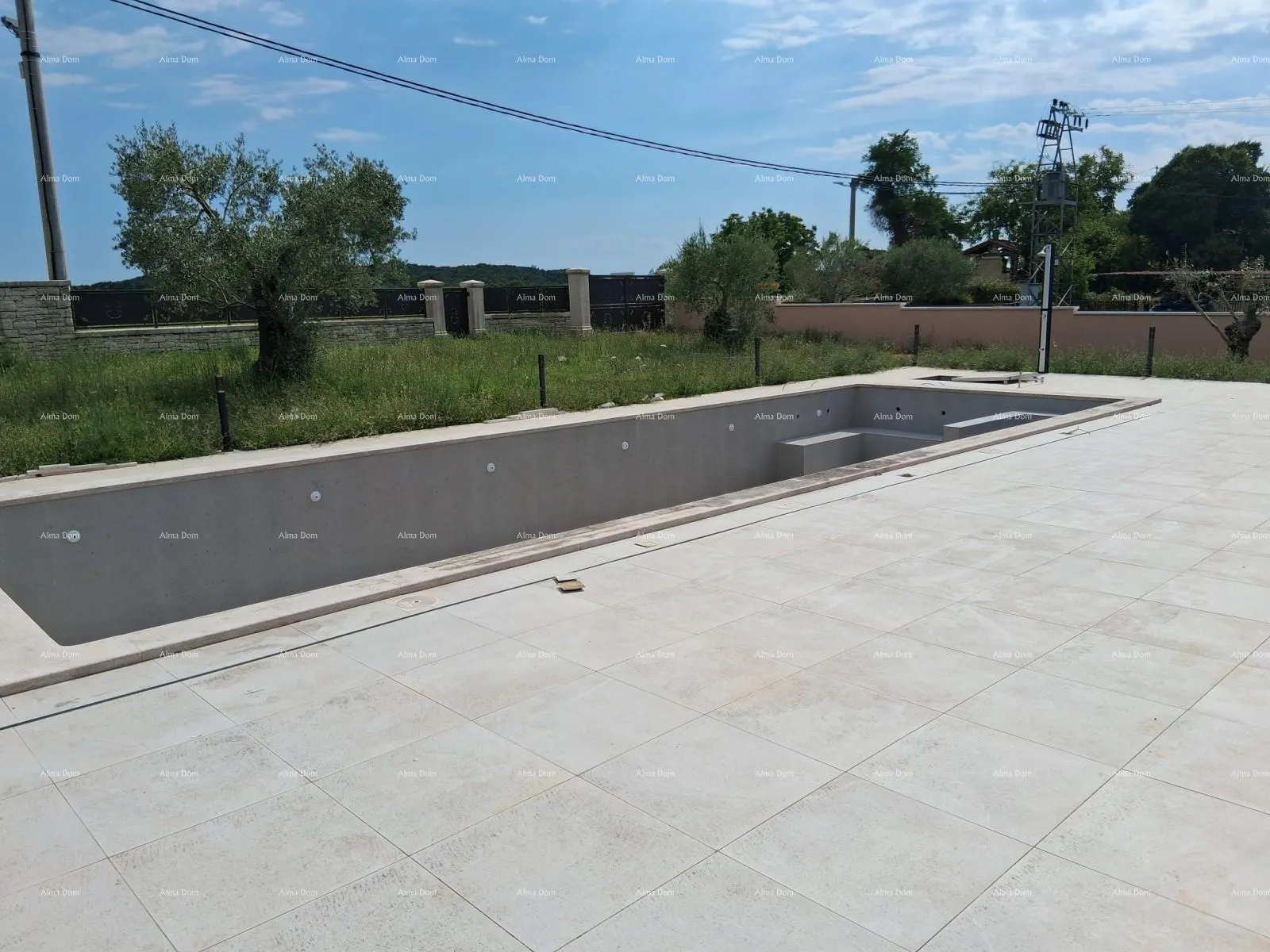 kuća prodaja - luksuzna kuća na velikoj okućnici s bazenom, wellness sobom i teretanom, blizina poreča! - slika 48