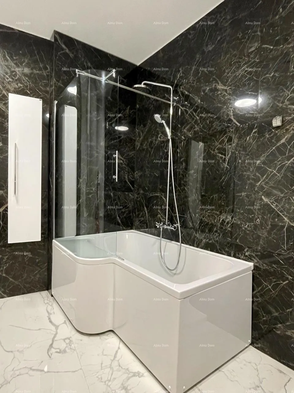 kuća prelijepa kuća s tri etažirana apartmana u staroj jezgri grada, poreč! - slika 15