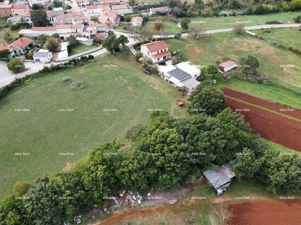 Građevinsko zemljište Prodaje se građevinsko zemljište površine 3785 m2 - Rakalj, Marčana