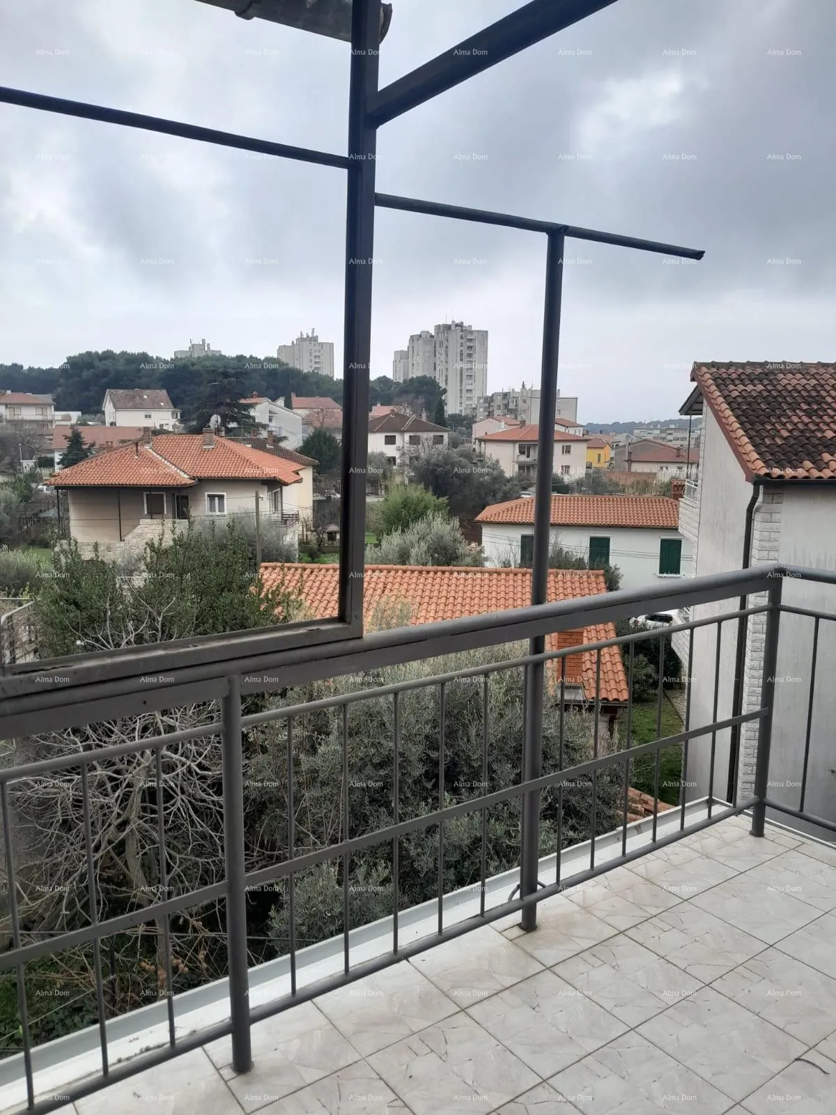 Stan Pula Veruda. Prodaje se stan u kući na 1. katu – atraktivna lokacija