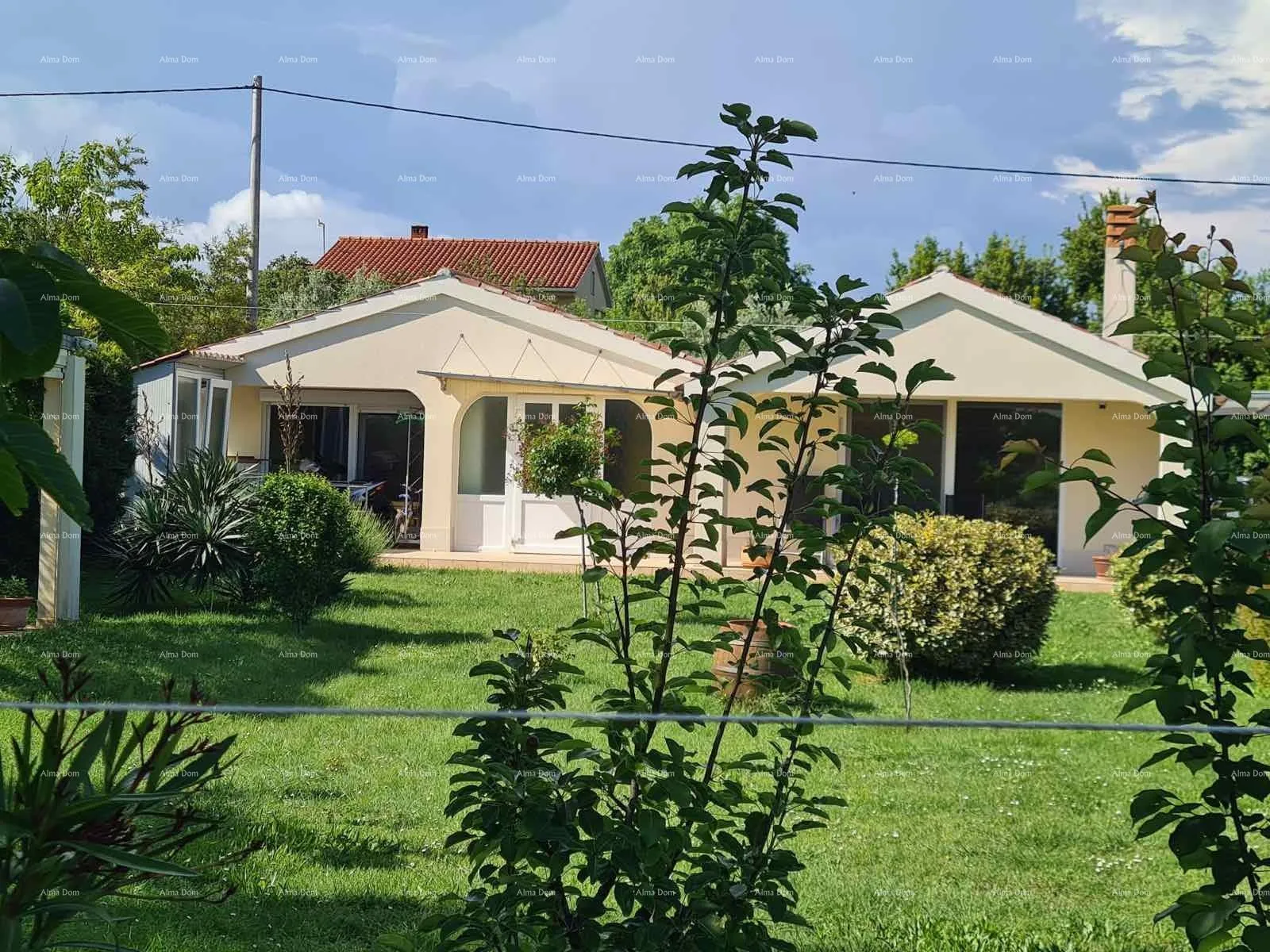Kuća Blizina Ližnjana u malom istarskom mjestu, samostojeća kuća površine 103 m²