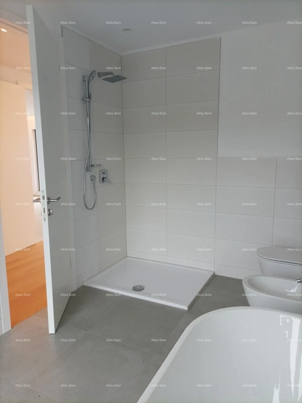 kuća moderna vila za odmor u zatvorenom kompleksu sa vilama na samoj obali mora. - slika 21