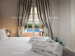 kuća prekrasna vila s bazenom u vabrigi. - slika 15