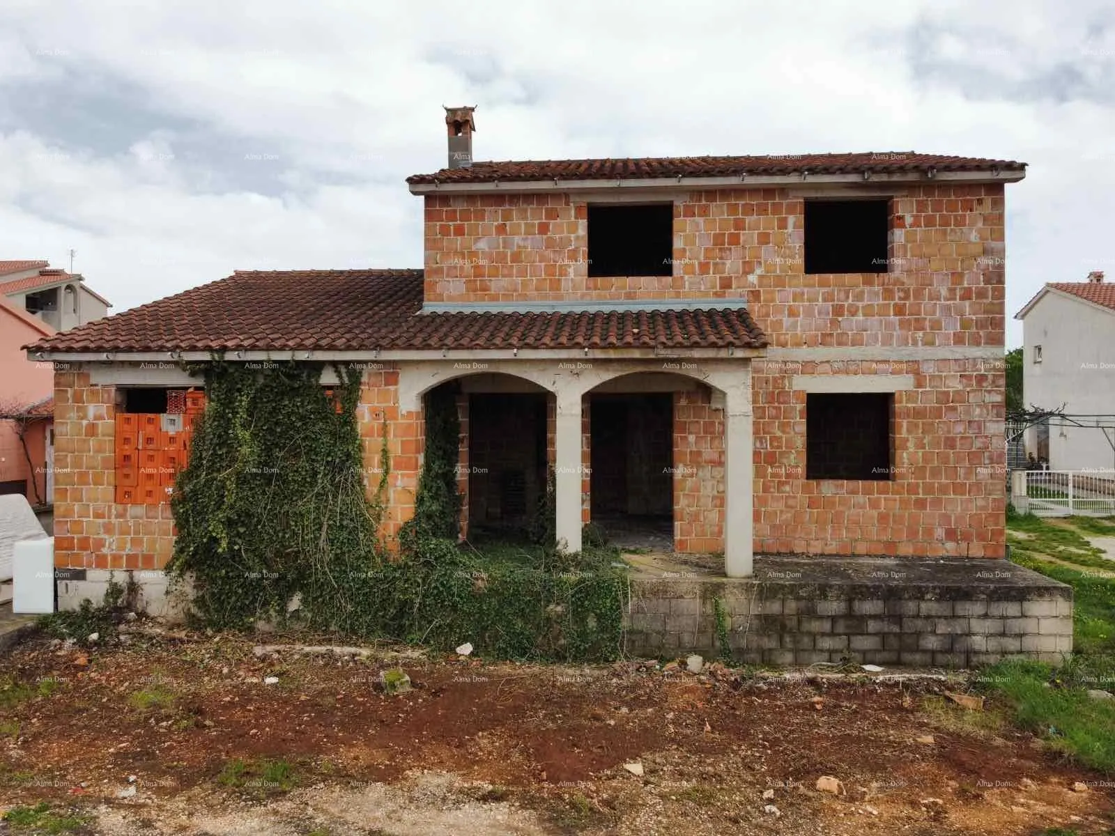 kuća prodaje se kuća u puli - slika 2