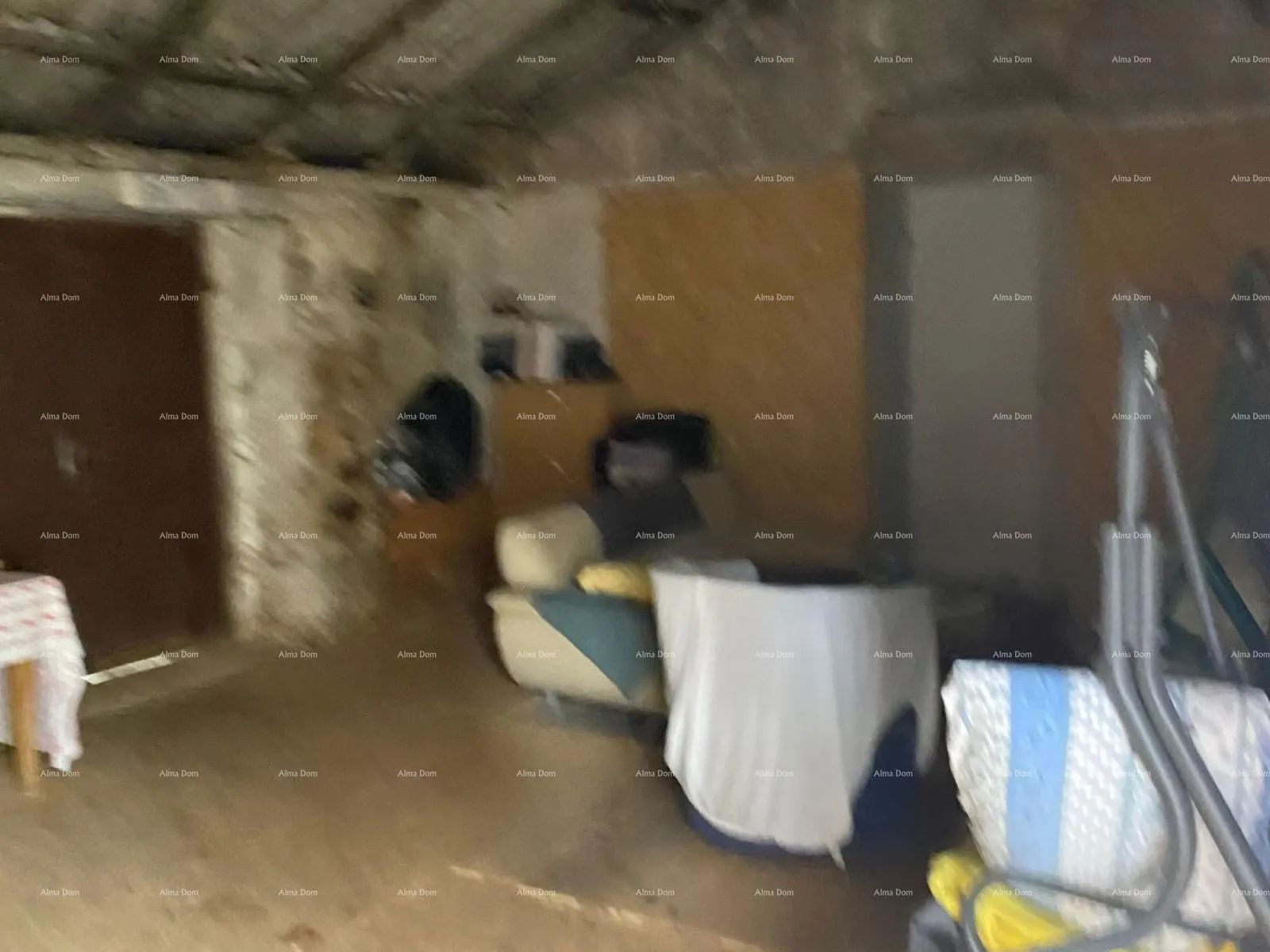 kuća prodaja dvojne kuće sa pomoćnim objektom (manja kuća) i zemljištem, pula! - slika 11