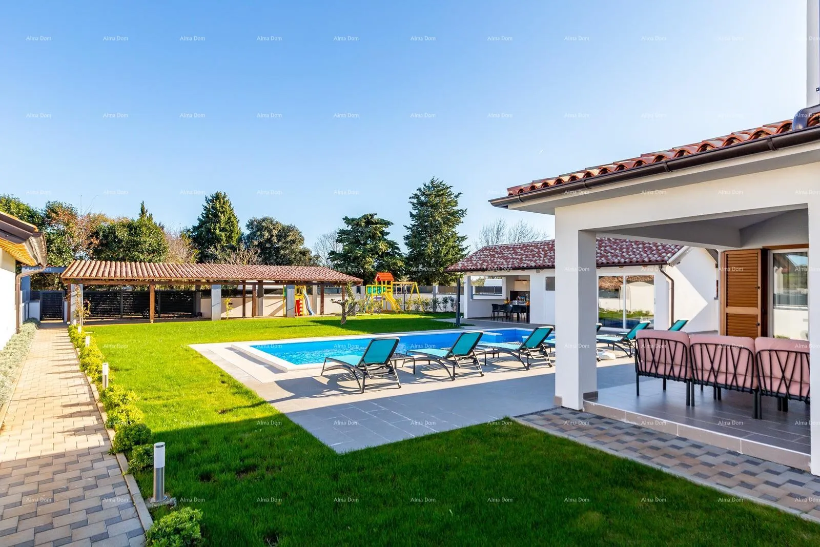 kuća prostrana kuća s četiri sobe u puli, šikići , blizu centra i mora - slika 8