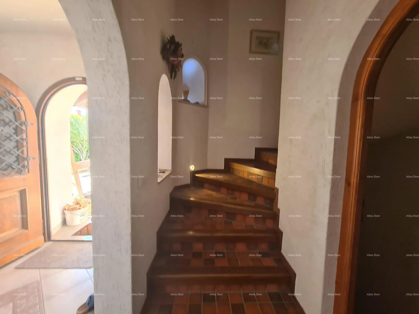 kuća prodaja velike stambene kuće, pogodne za investiciju, medulin! - slika 8