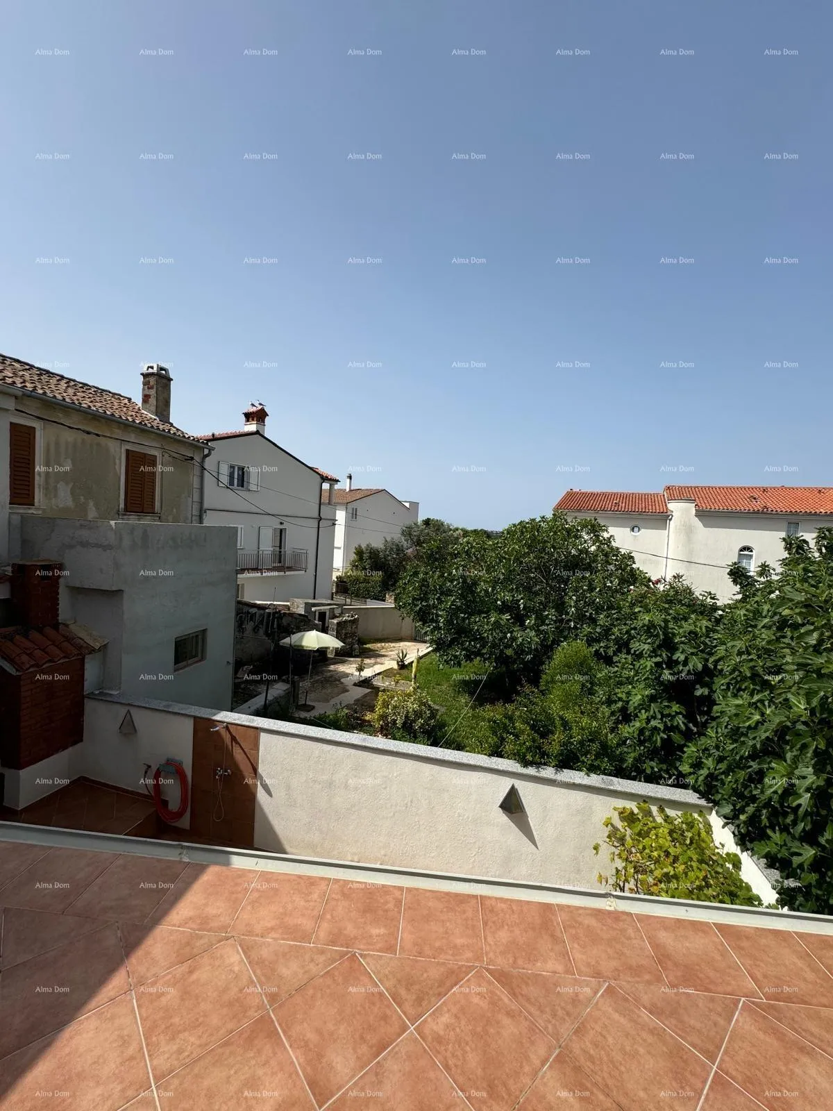kuća kuća s pomoćnim objektom. medulin. centar. - slika 10