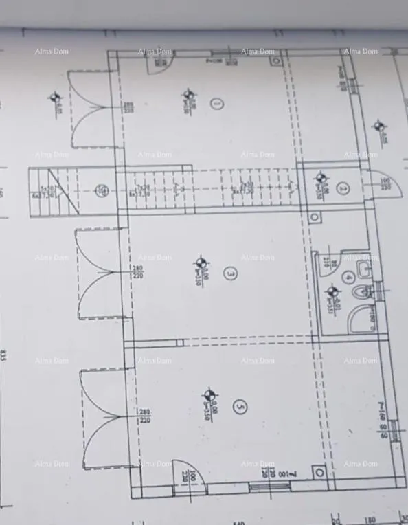 kuća umag. lijepa kuća sa šest apartmana. - slika 17