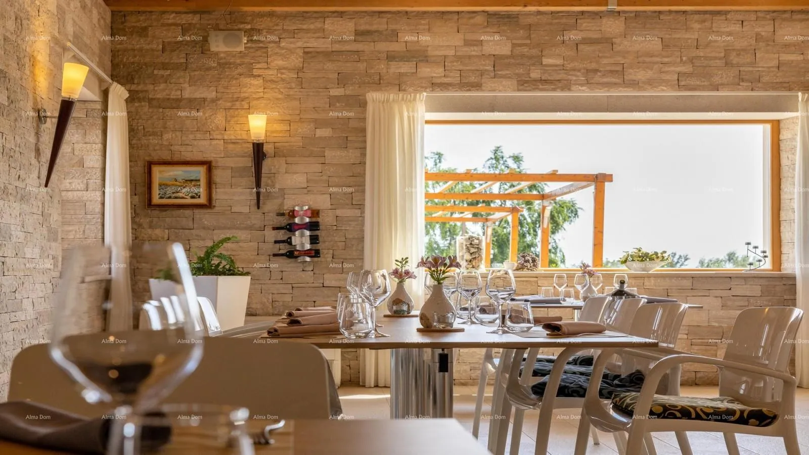 poslovni prostor hotel i restoran. blizina grada pule. veliki građevinski teren uz hotel, mogućnost gradnje vile. - slika 10