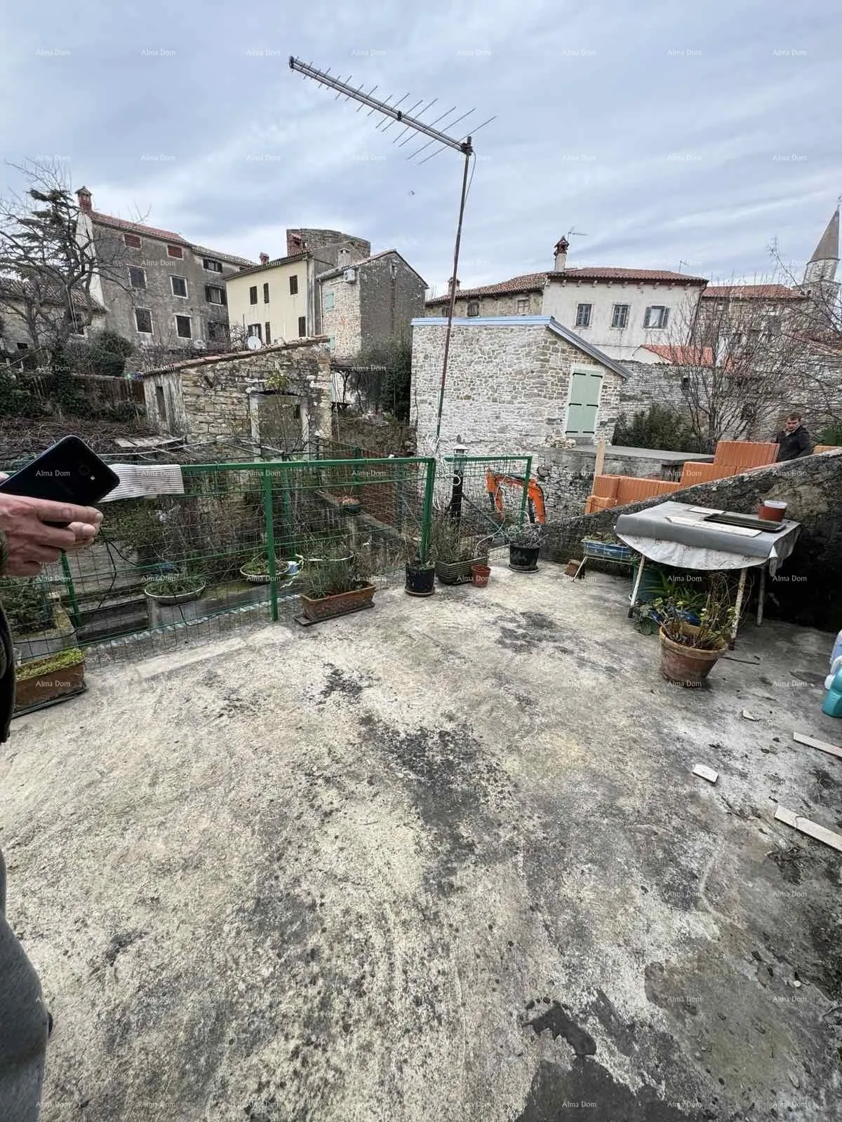 kuća prodaja kuće sa dvorištem u nepodrednoj blizini centra, buje! - slika 5