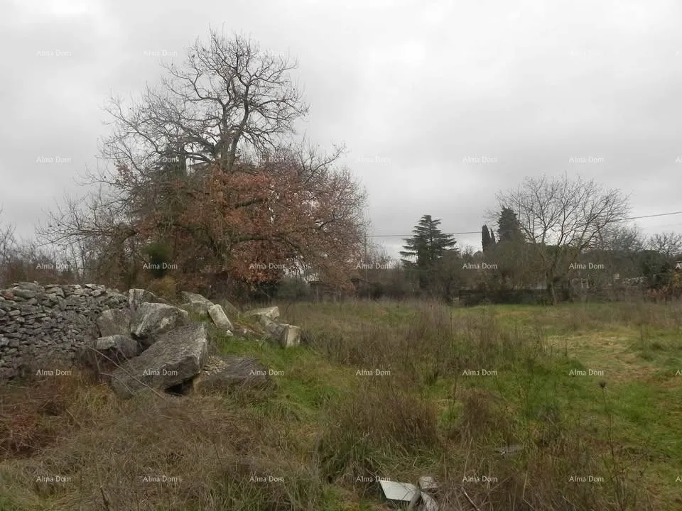 Građevinsko zemljište Na prodaju je građevinsko zemljište od 720 m² - Kanfanar