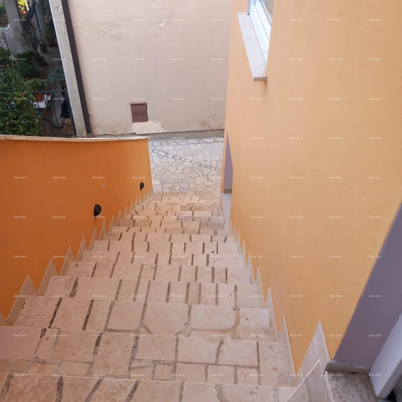 kuća prodaje se kuća sa 3 apartmana i dvorištem, blizu pule. pješčana uvala. - slika 21