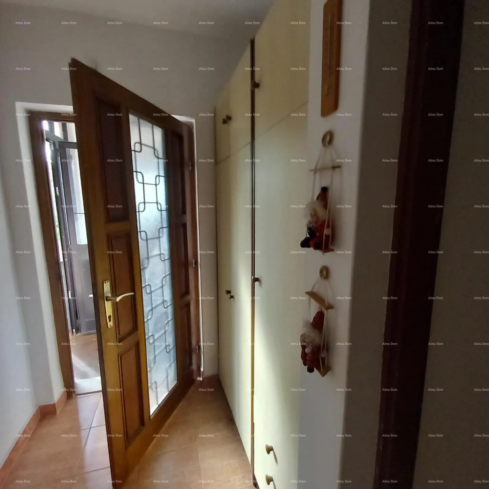 kuća prodaja, ližnjan , kuća u nizu sa tri apartmana. - slika 44