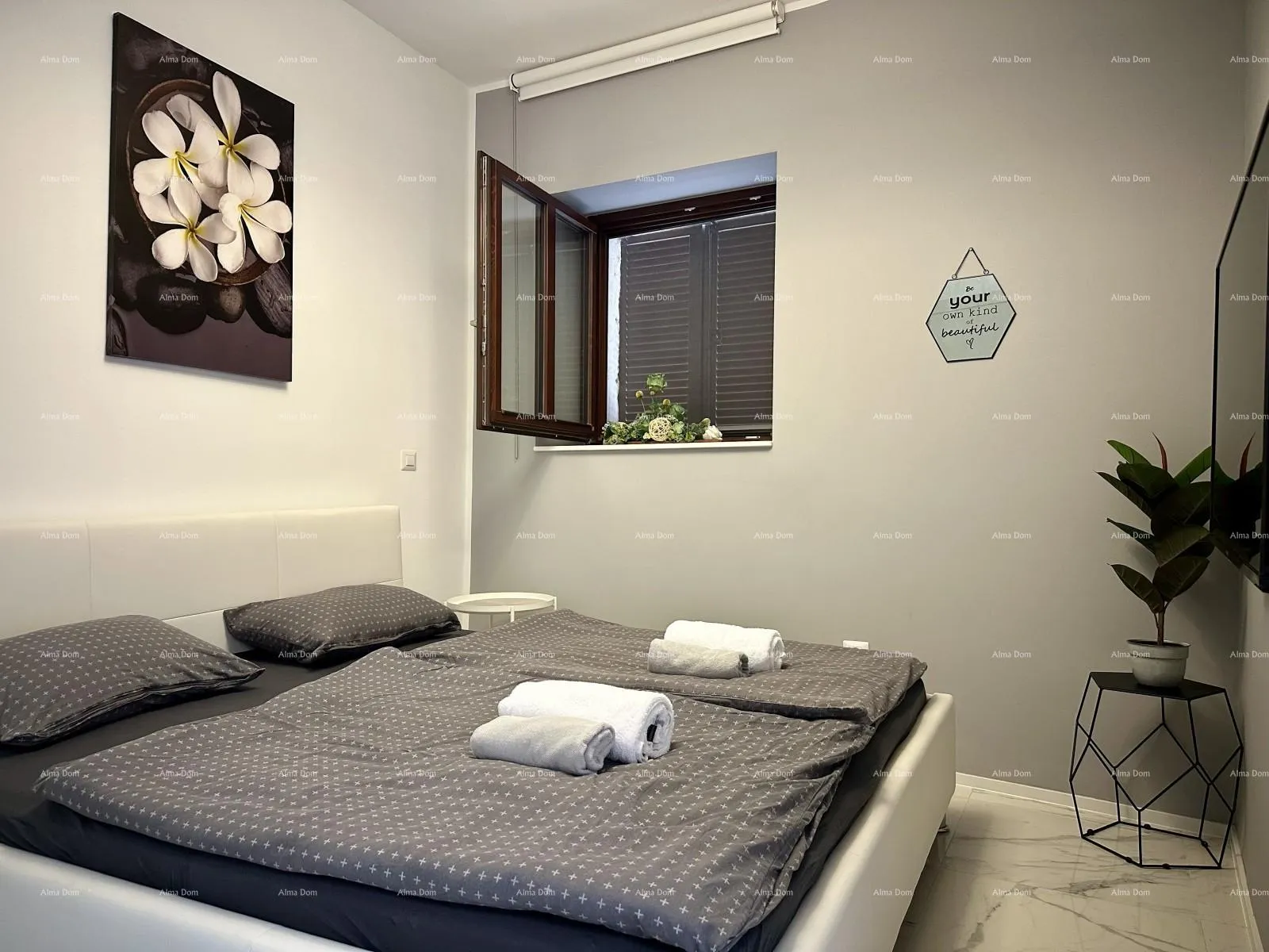 kuća prelijepa kuća s tri etažirana apartmana u staroj jezgri grada, poreč! - slika 17