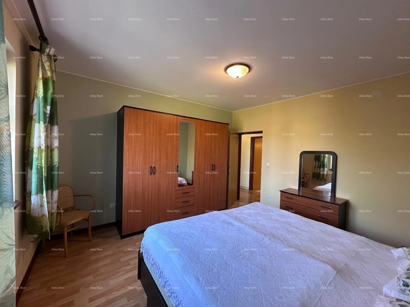 kuća prodajemo kuću sa pet apartmana na odličnoj lokaciji! - slika 33