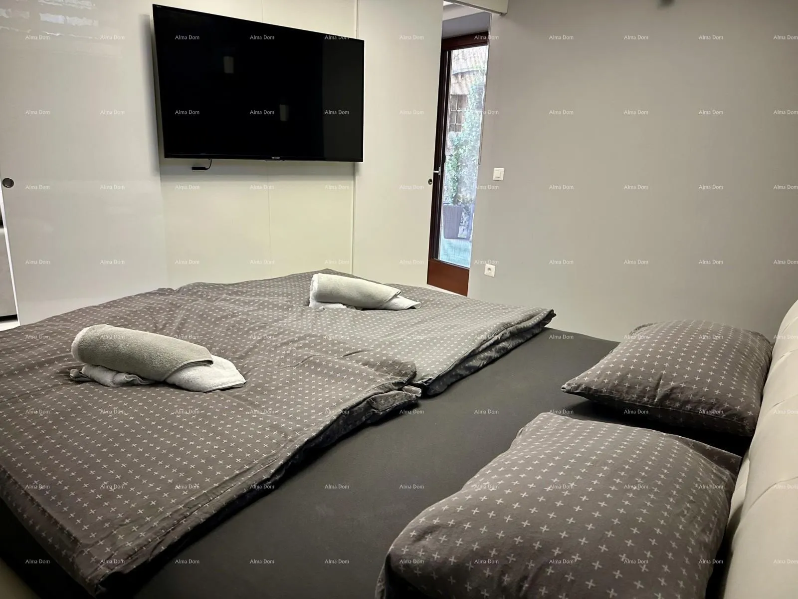 kuća prelijepa kuća s tri etažirana apartmana u staroj jezgri grada, poreč! - slika 20