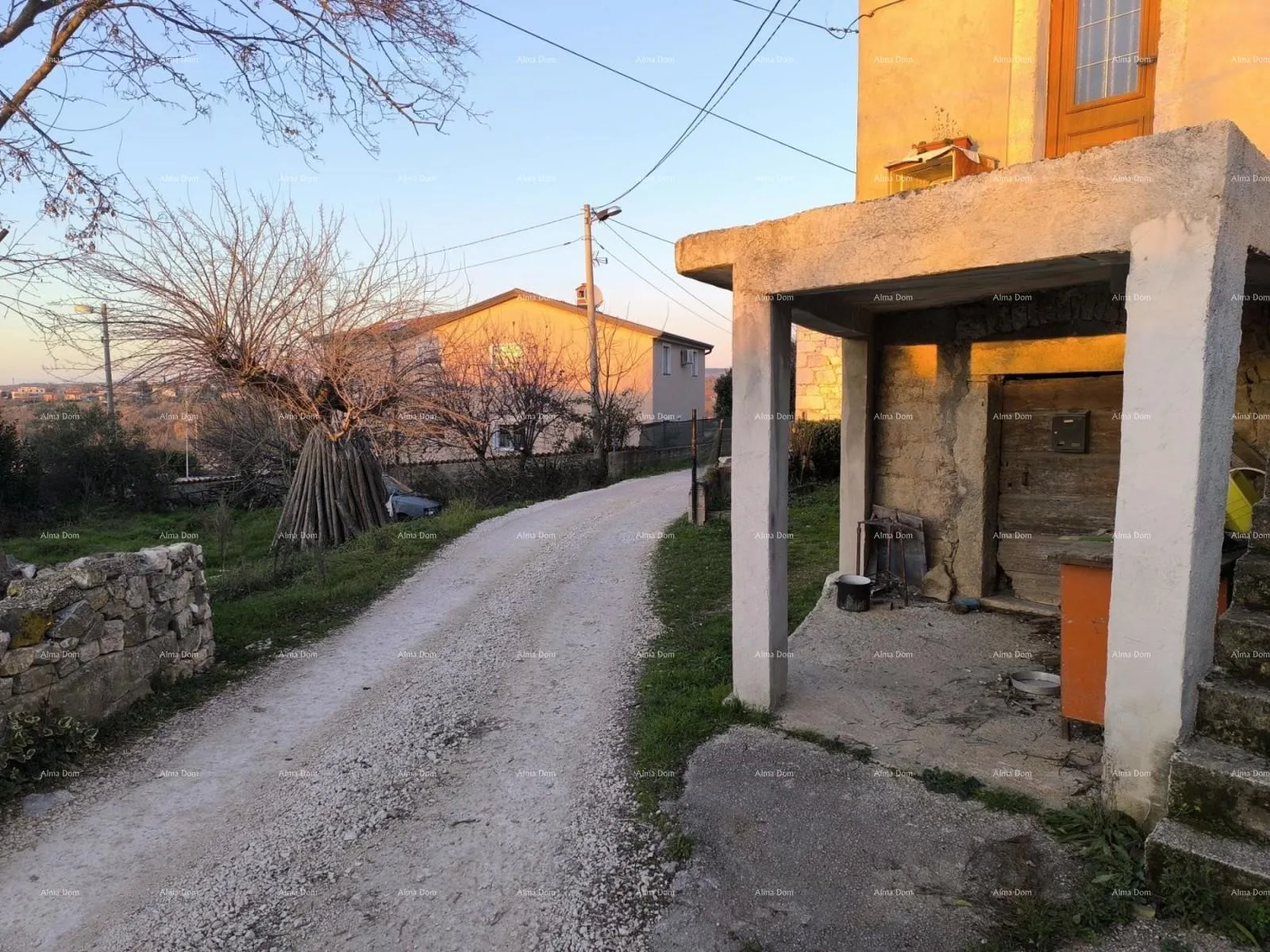 kuća prodaja kuće za renovaciju s građevinskim zemljištem, blizina poreča, žbandaj! - slika 2