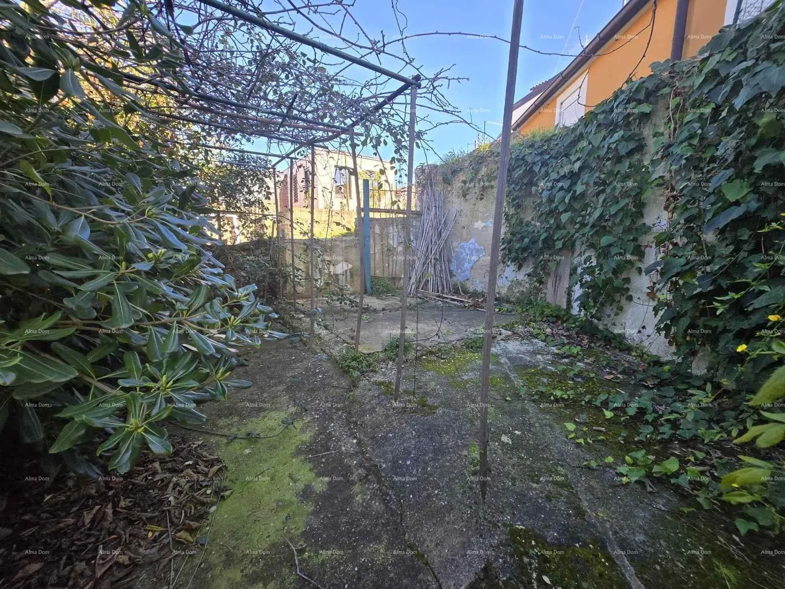 kuća pula blizina nove pulske bolnice. kaštanjer – kuća s dva odvojena stana, garažom i vrtom od 250 m2 - prodaja! - slika 3