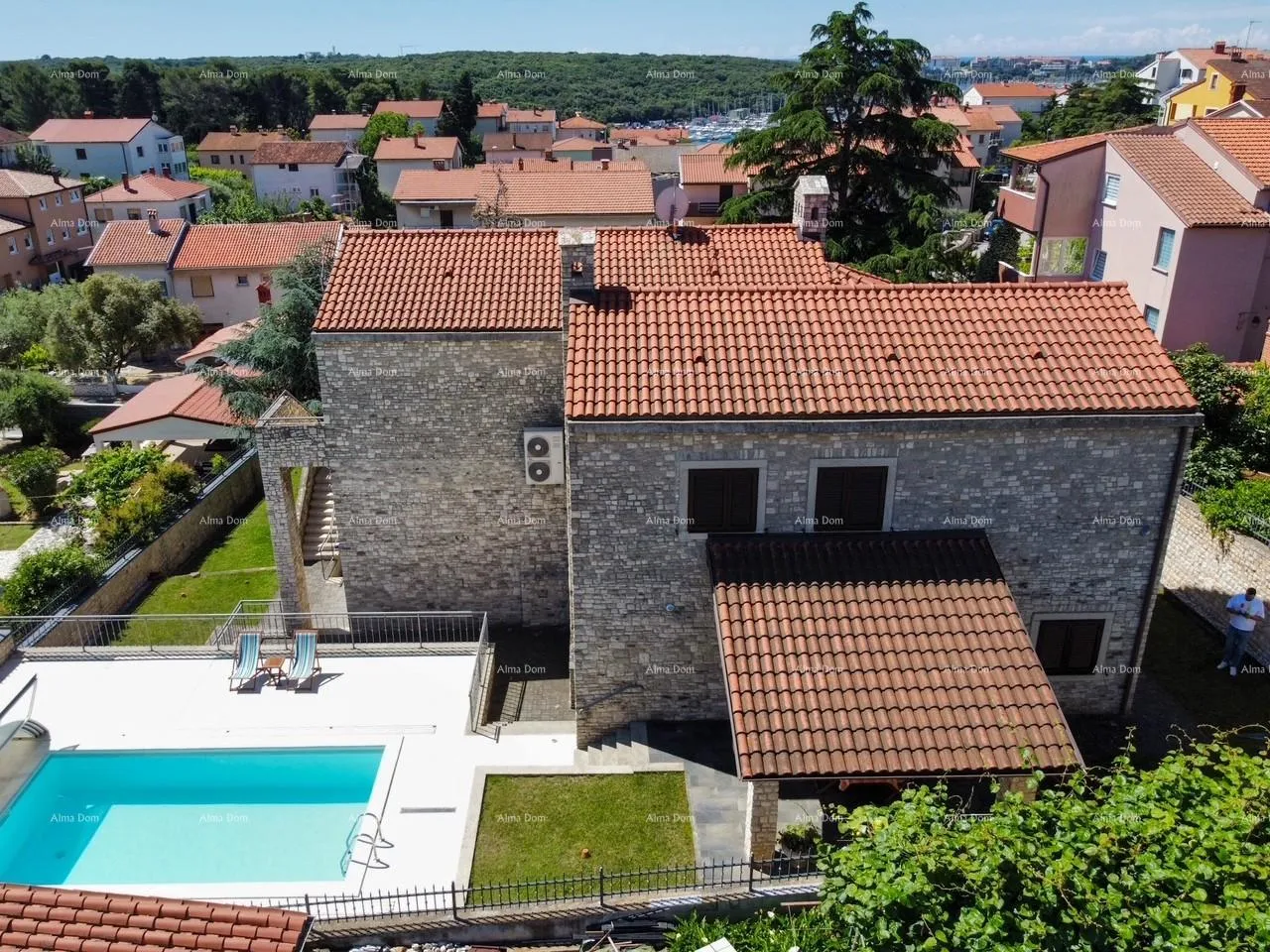 Kuća Prekrasna kuća s bazenom u Puli, idealna za obitelj ili investiciju - Pula