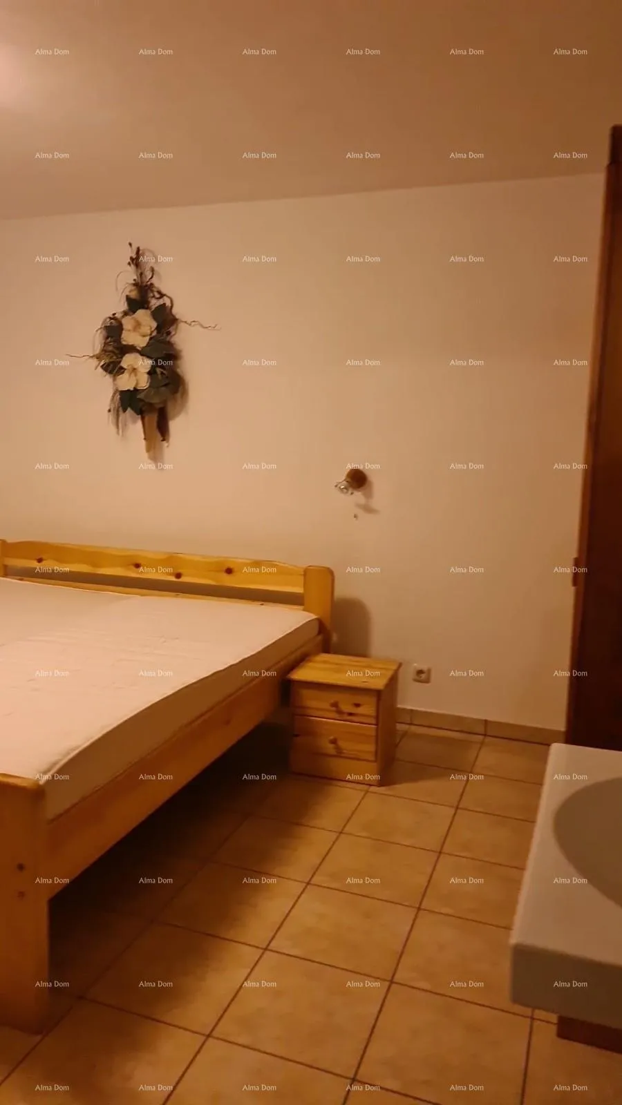 kuća prodaja velike stambene kuće, pogodne za investiciju, medulin! - slika 31
