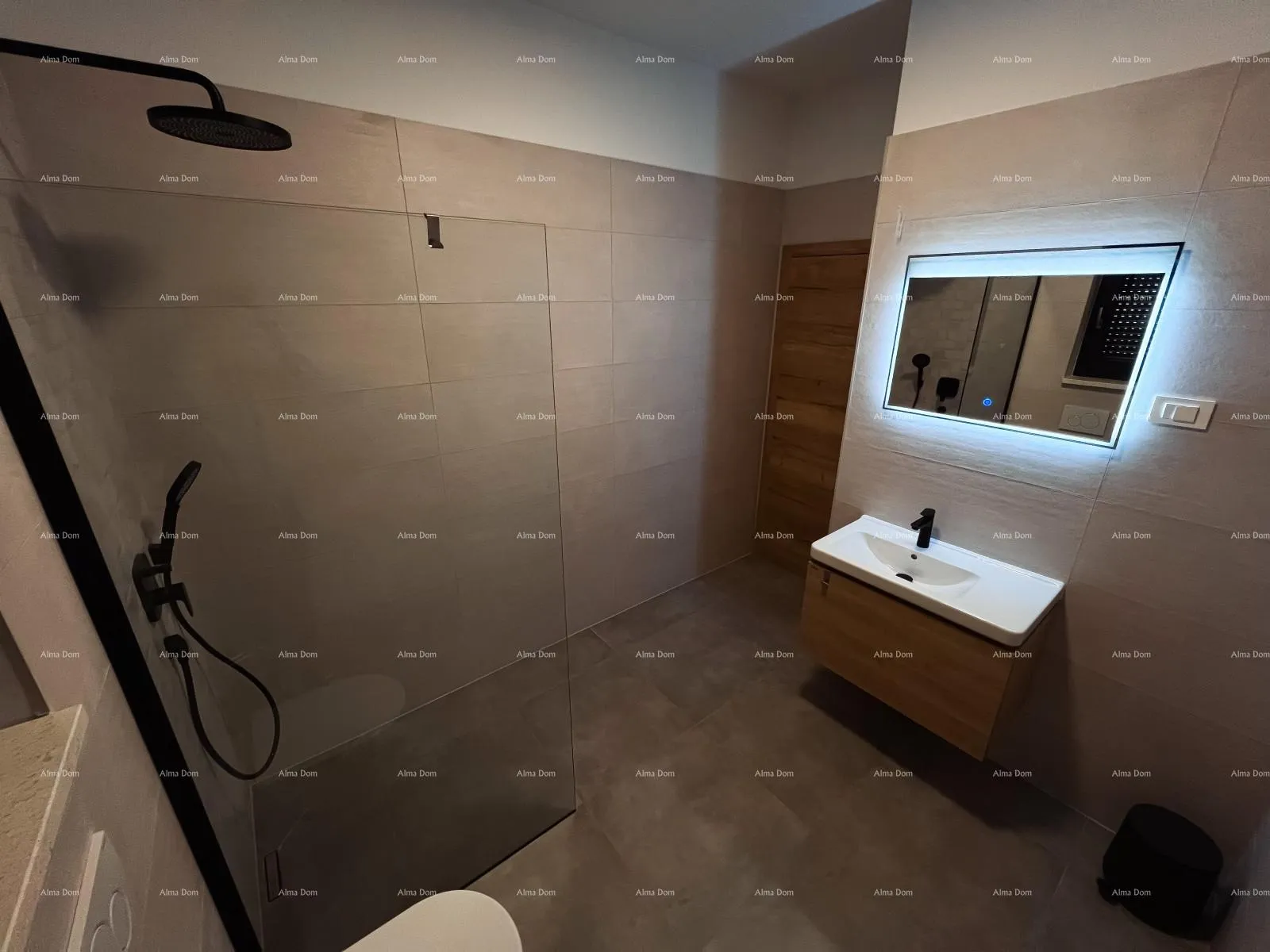 kuća top lokacija, pomer! moderna katnica sa bazenom i jaccuzi-jem! - slika 29