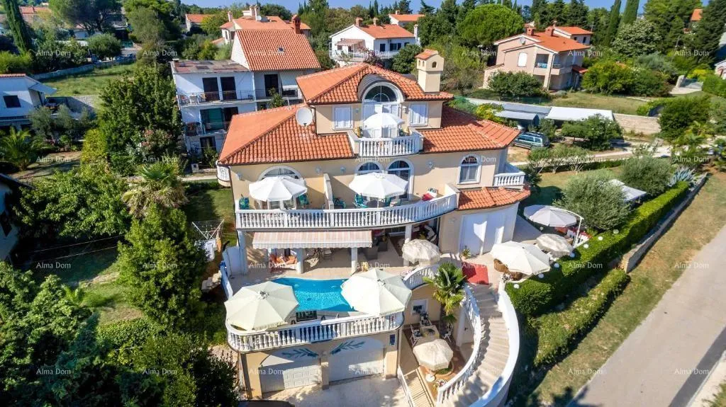 Kuća Kuća s apartmanima i bazenom u Premanturi – pogled na more! - Medulin