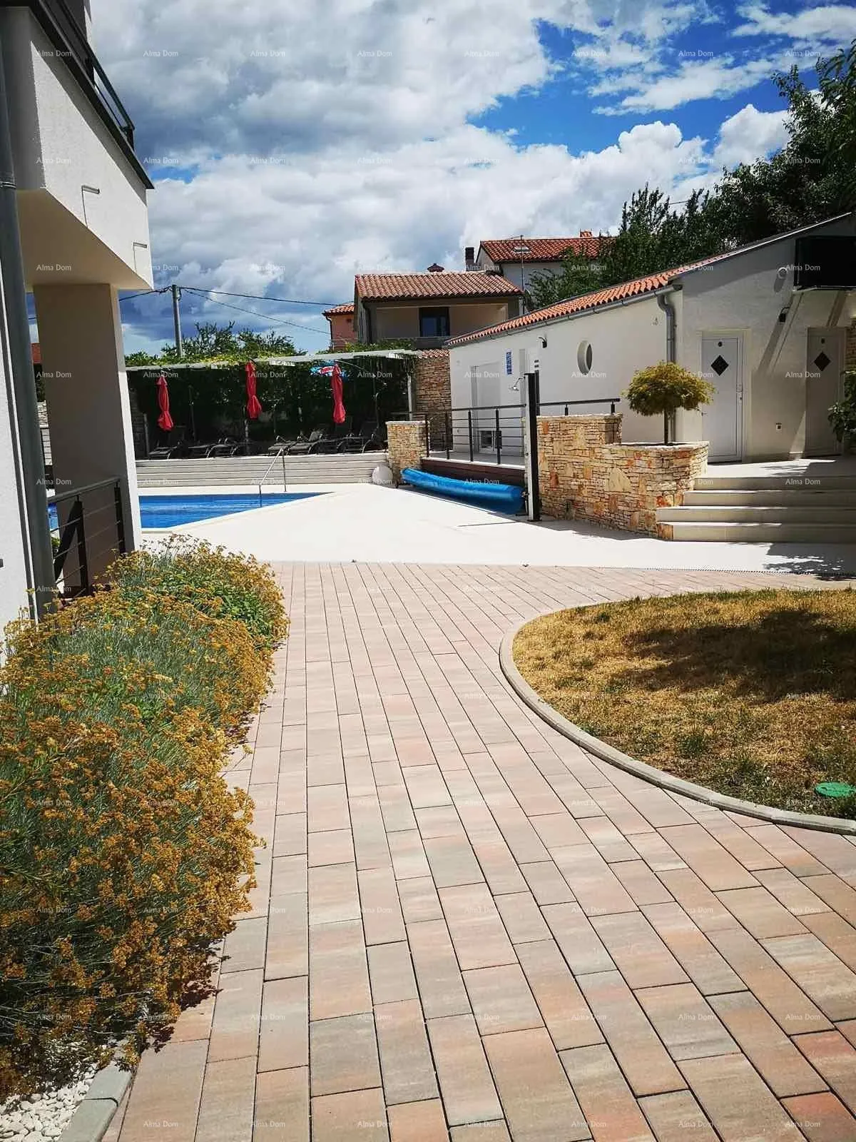 stan peroj, lijepo uređen stan u zgradi sa zajedničkim bazenom - slika 3