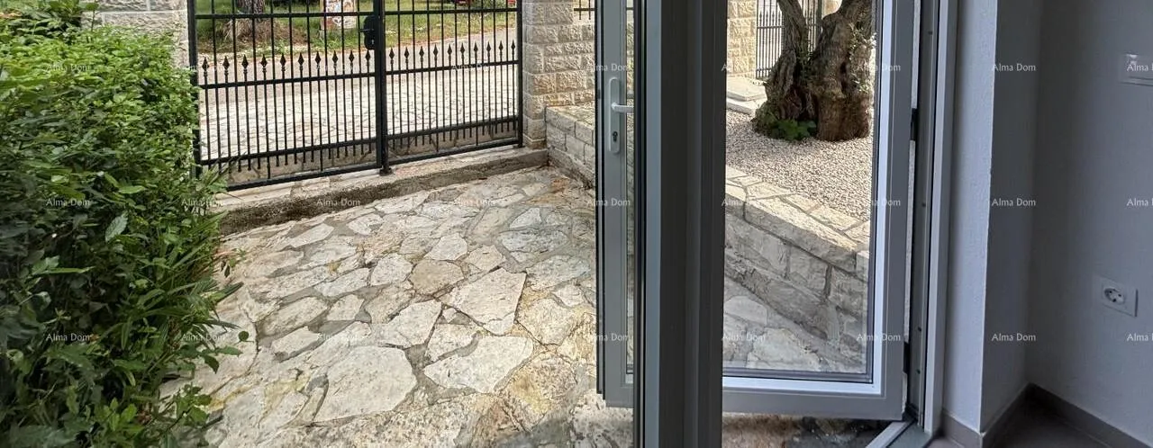 stan prodaja- veliki stan s dvije odvojene stambene jedinice i privatnim bazenom i dvorištem, umag! - slika 7