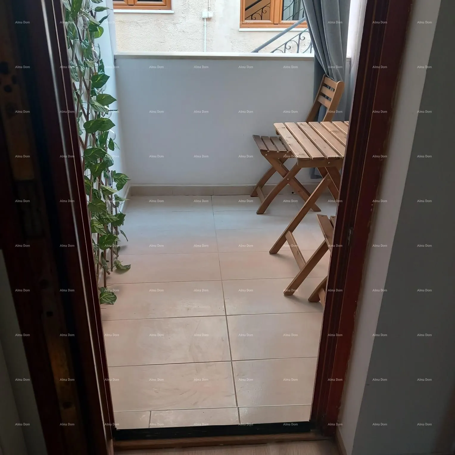 kuća prodaje se kuća sa 3 apartmana i dvorištem, blizu pule. pješčana uvala. - slika 4