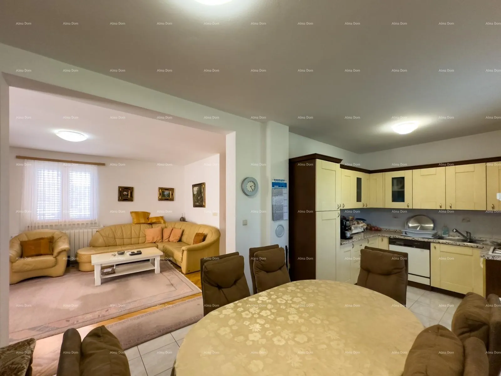 kuća prodajemo apartmansku kuću na mirnoj lokaciji u medulinu! - slika 12