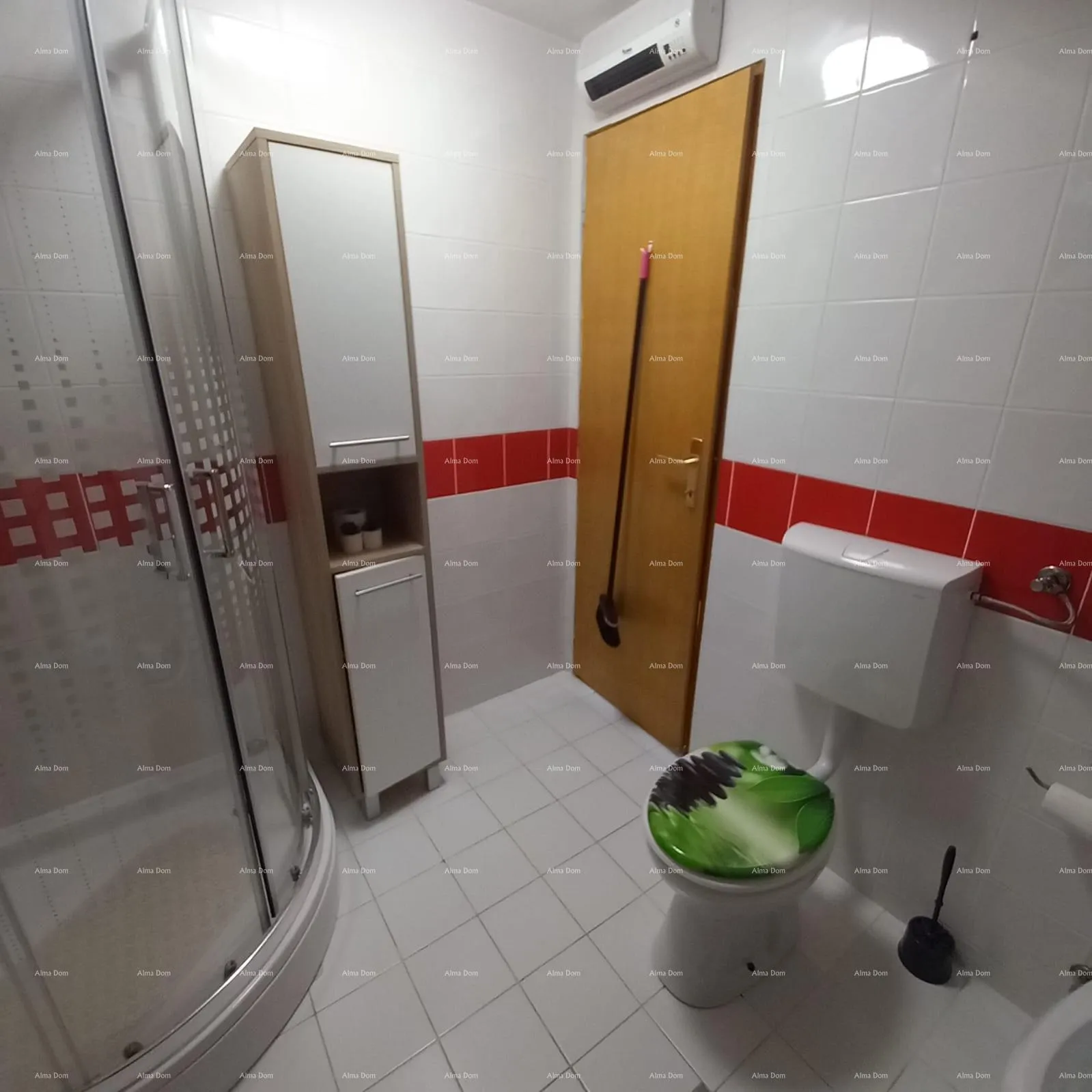 kuća prodaje se kuća sa 3 apartmana i dvorištem, blizu pule. pješčana uvala. - slika 30