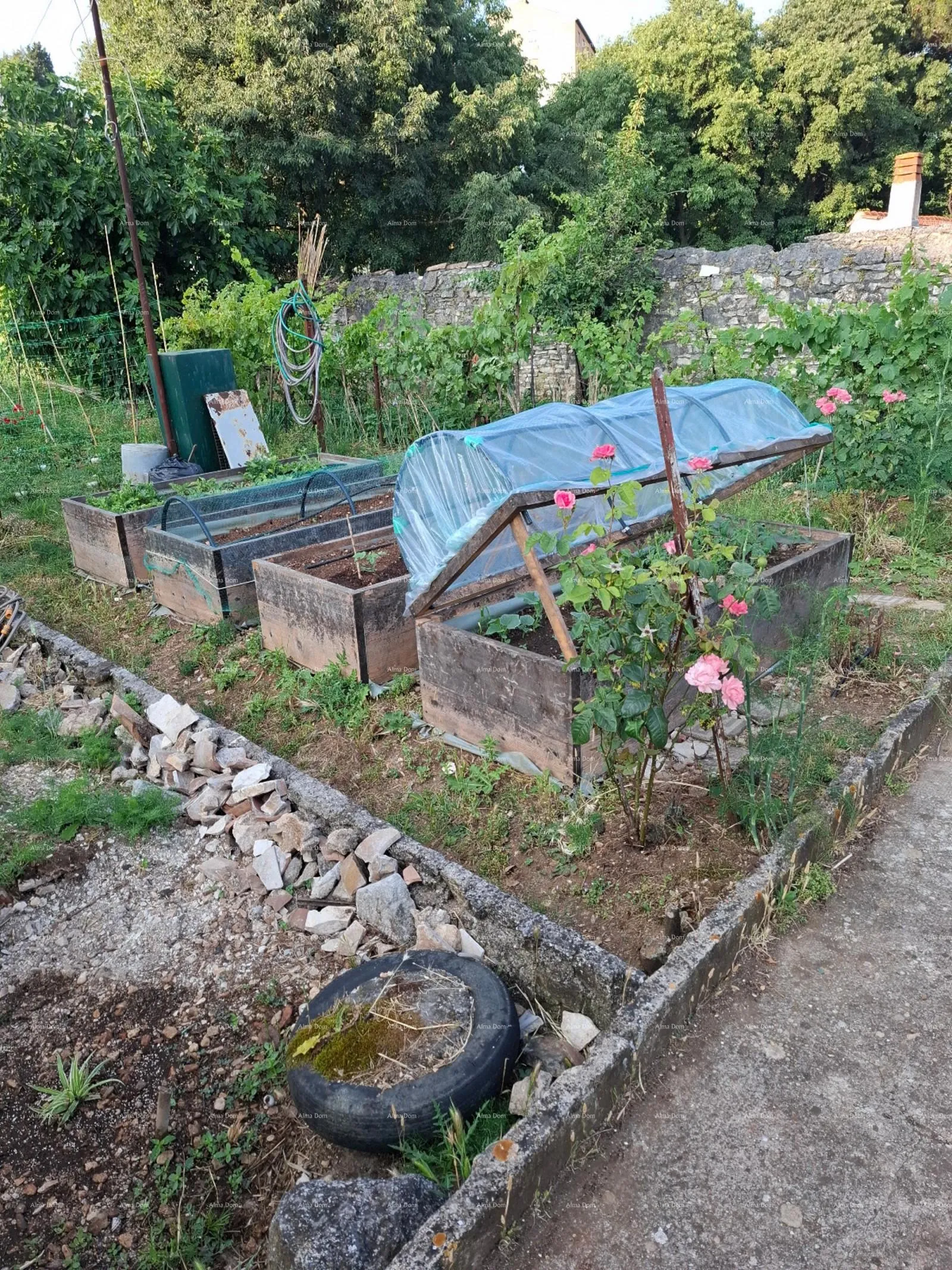 stan prostran trosobni stan površine 81 m², neposredna blizina suda, pula veruda - slika 20