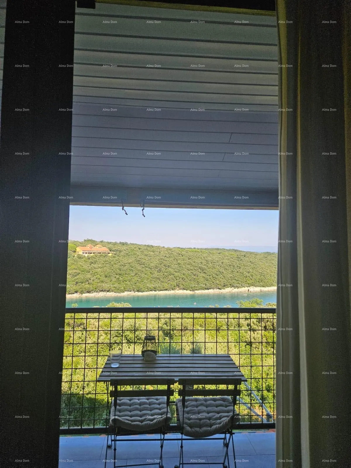 Stan Prvi red do mora! Renoviran stan u Dugoj uvali!