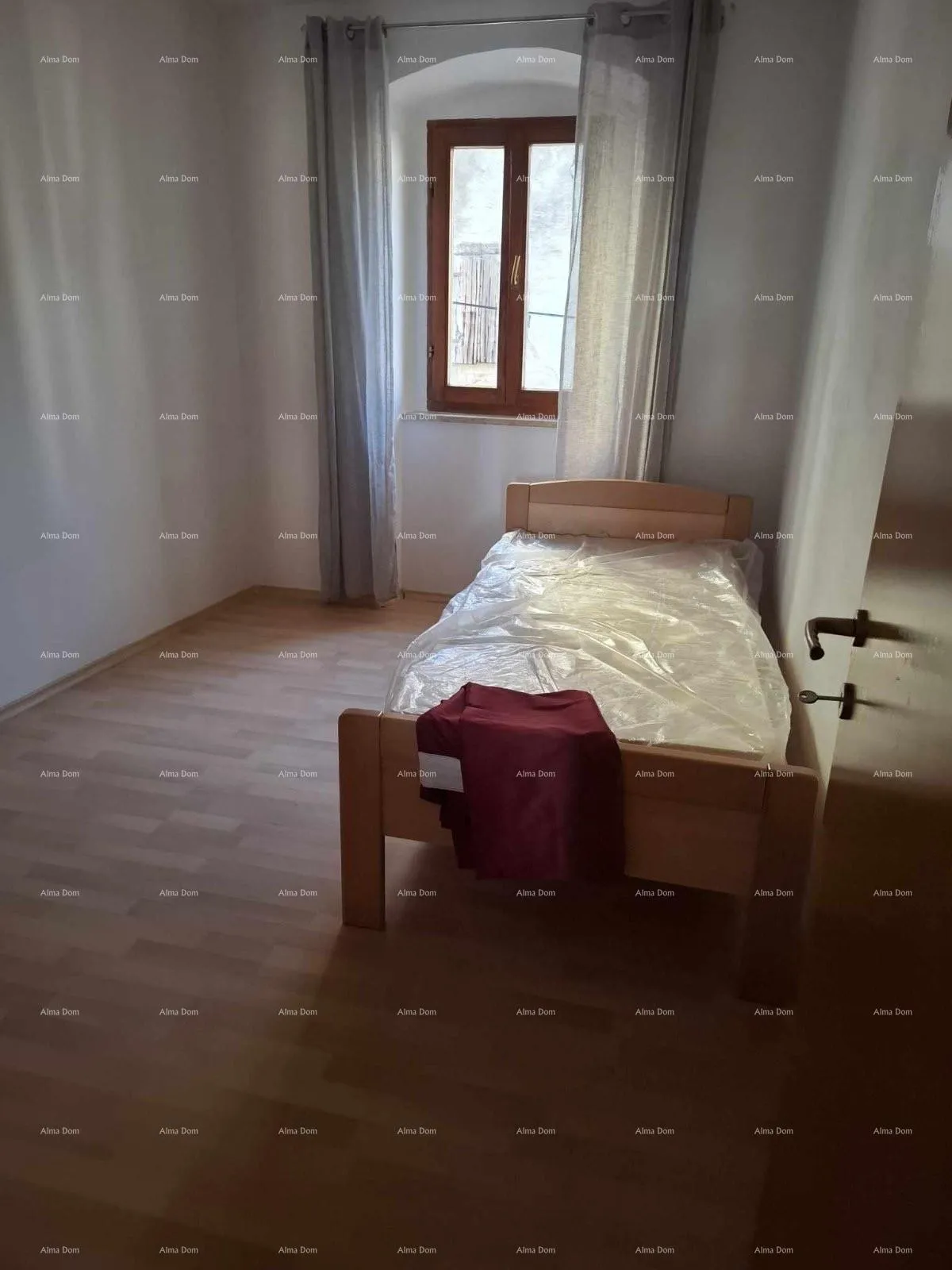 kuća prodaje se kamena kuća u nizu, nanovo obnovljena, buje! - slika 11