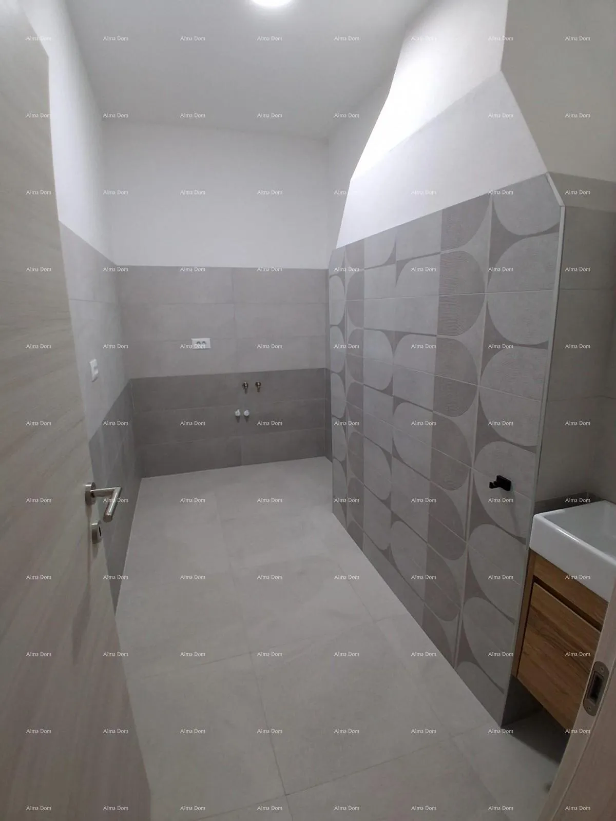 kuća prodaja - luksuzna kuća na velikoj okućnici s bazenom, wellness sobom i teretanom, blizina poreča! - slika 20