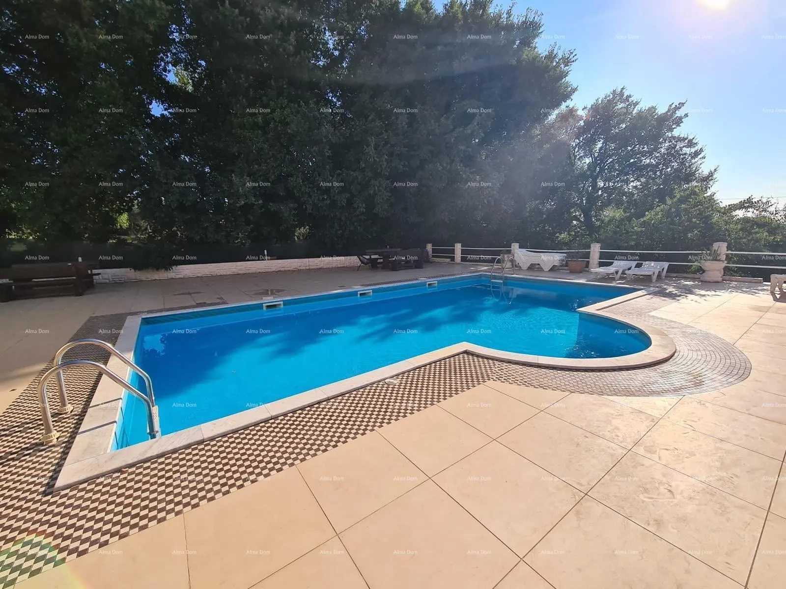 stan prizemni apartman s lođom i bazenom. medulin. - slika 23