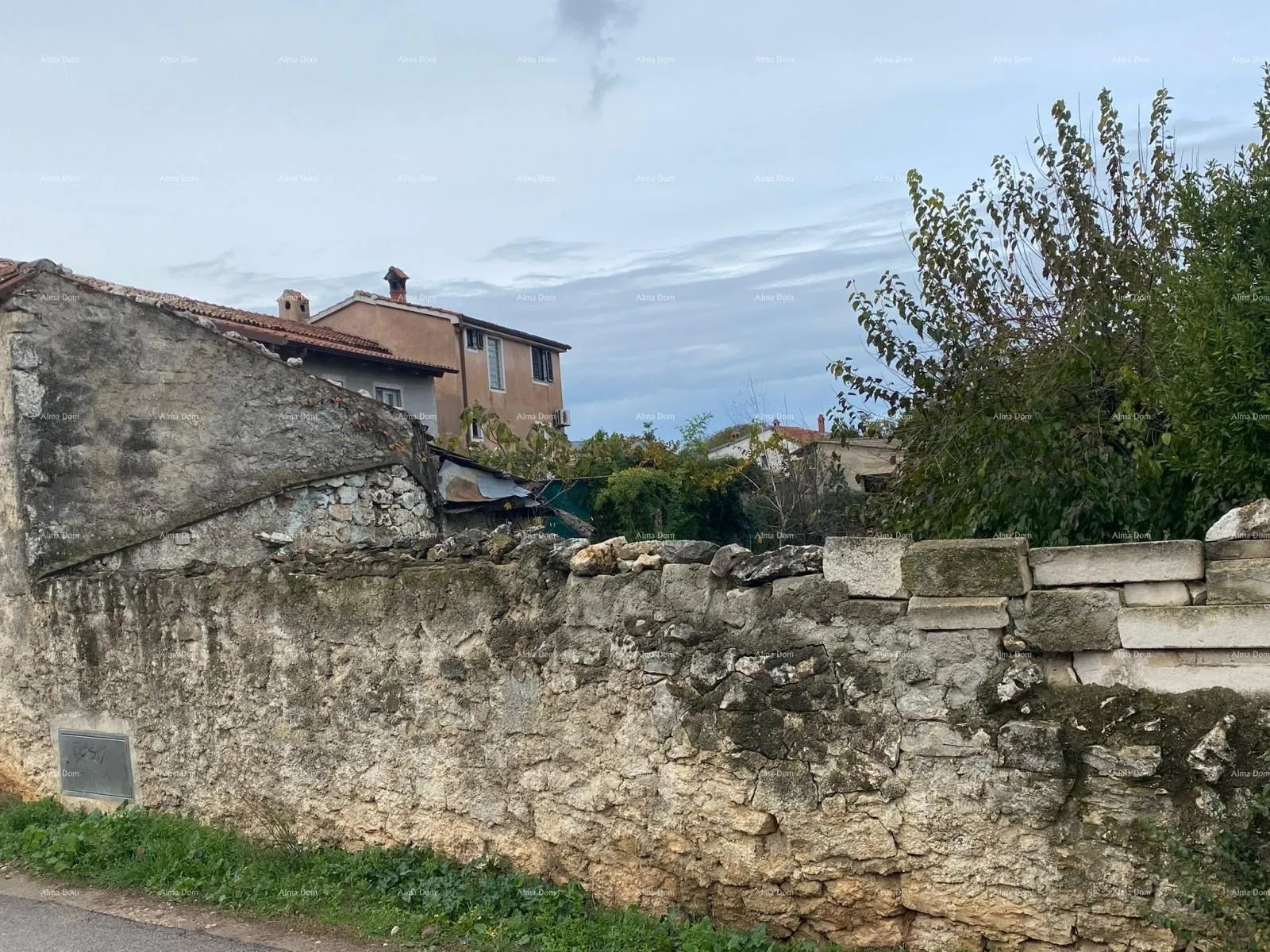 kuća prodaja dvojne kuće sa pomoćnim objektom (manja kuća) i zemljištem, pula! - slika 3