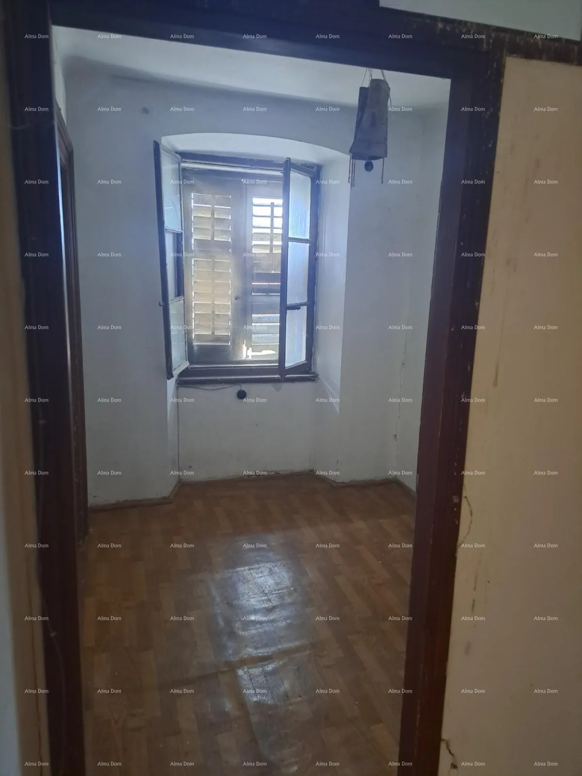 kuća prodaja- kuća sa konobom, velikom terasom, dva trosobna stana, dvorištem. odlična prilika za investiranje! - slika 9