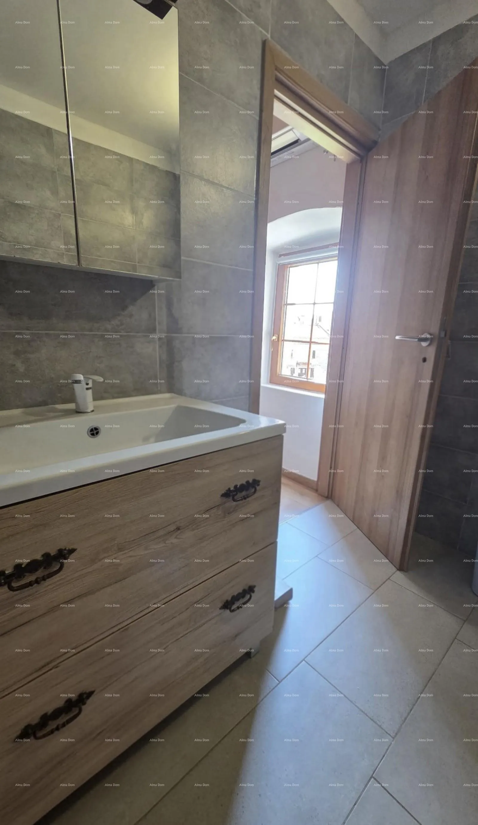 kuća krnica, istarska kamena kuća 170 m² s 2 apartmana, stanom i velikim dvorištem - slika 4