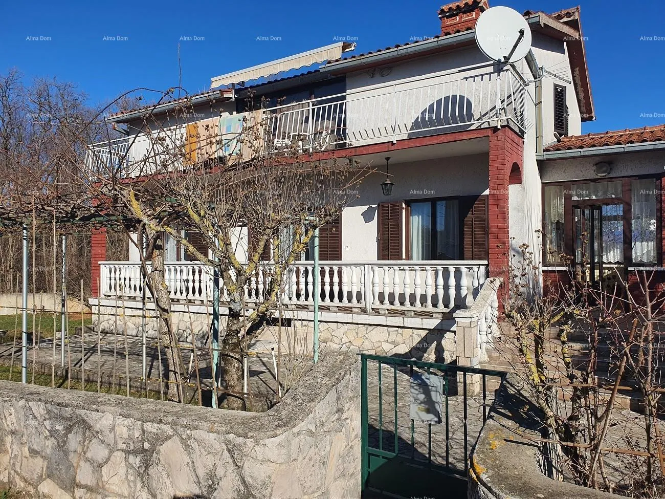 Kuća Kuća s 3 stana i velikim zemljištem, Labin!