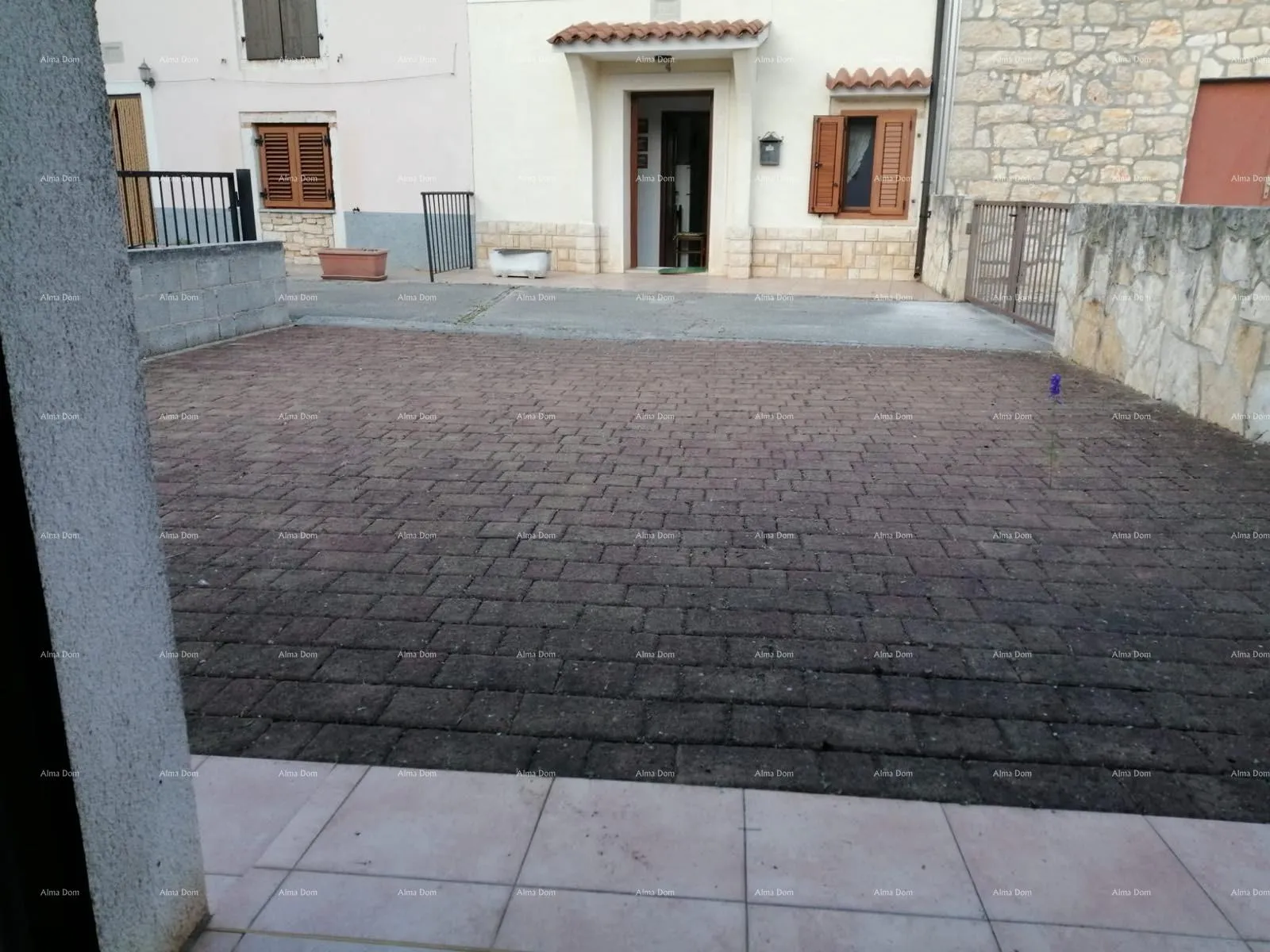 kuća prodaje se kuća sa šumom u kašteliru - slika 8