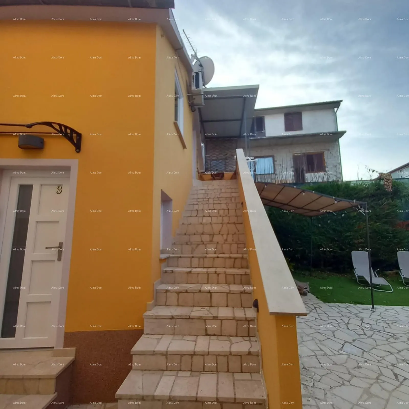 kuća prodaje se kuća sa 3 apartmana i dvorištem, blizu pule. pješčana uvala. - slika 32