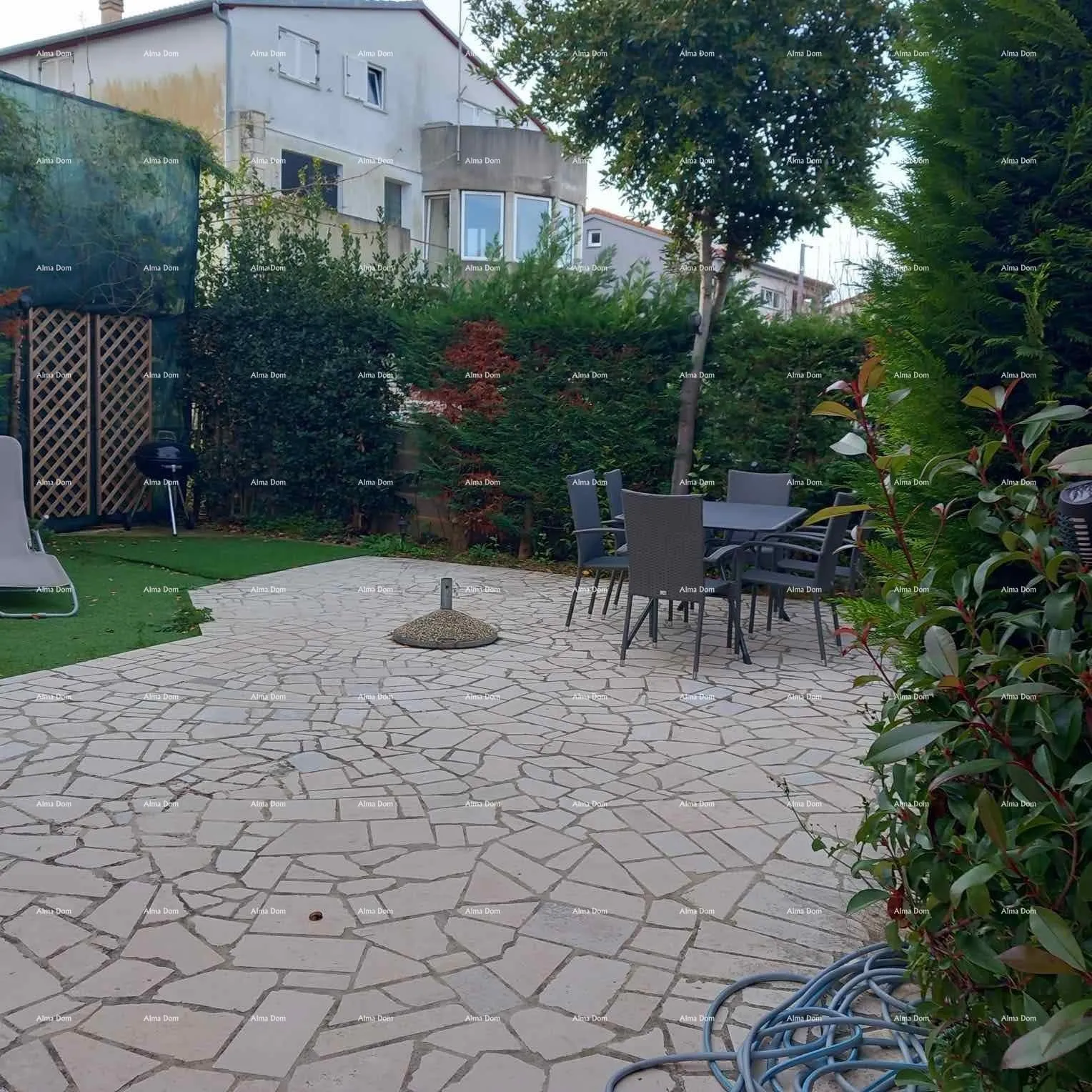kuća prodaje se kuća sa 3 apartmana i dvorištem, blizu pule. pješčana uvala. - slika 12