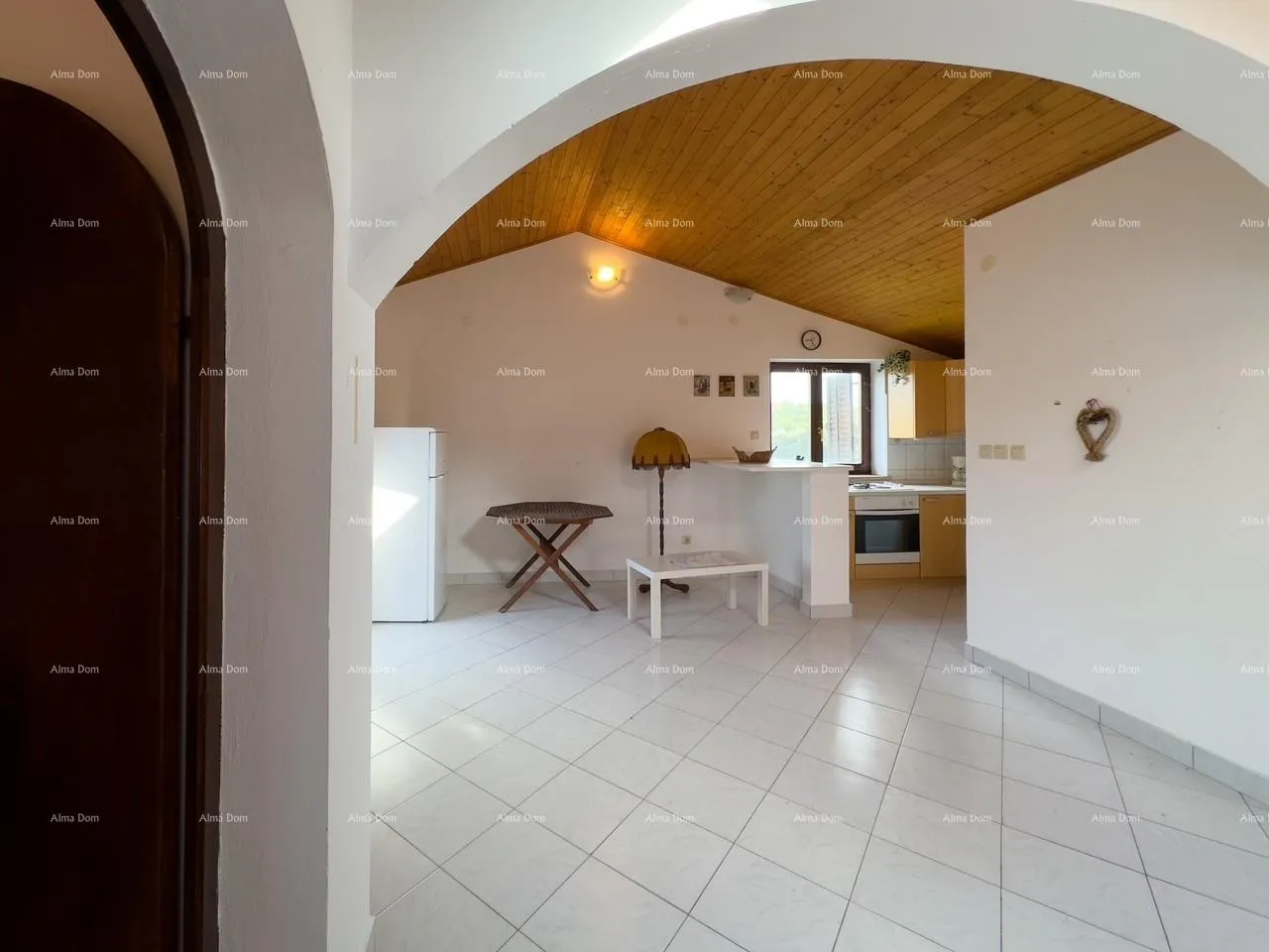 kuća prodajemo kuću sa sedam apartmana na velikoj okućnici sa bazenom i garažom. banjole - slika 30