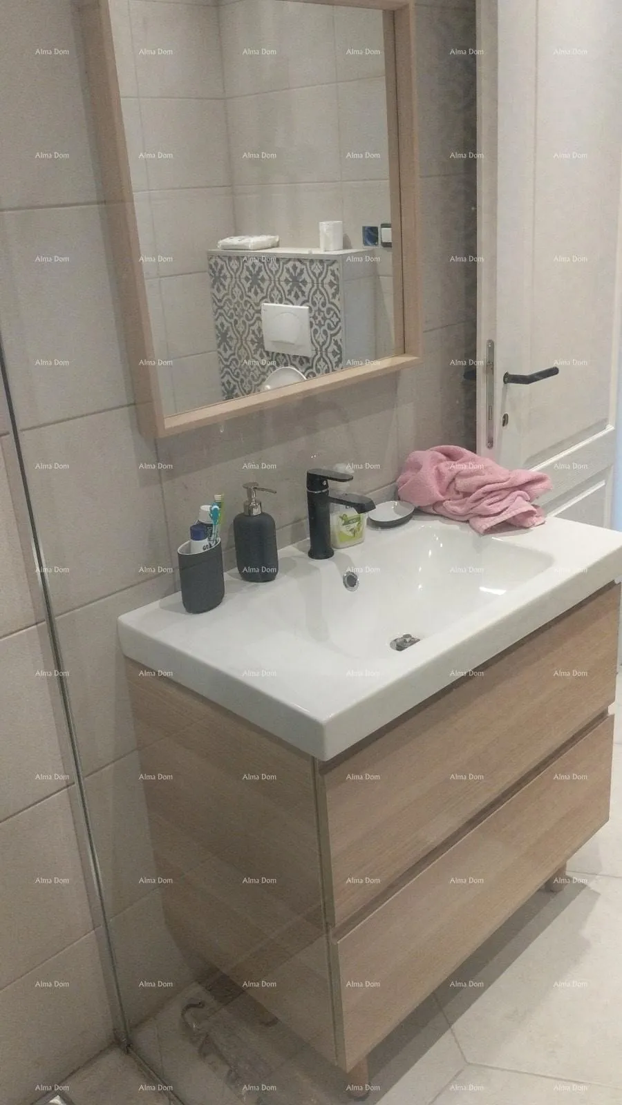 kuća prekrasna renovirana kuća s pogledom i poslovnim prostorom - slika 16