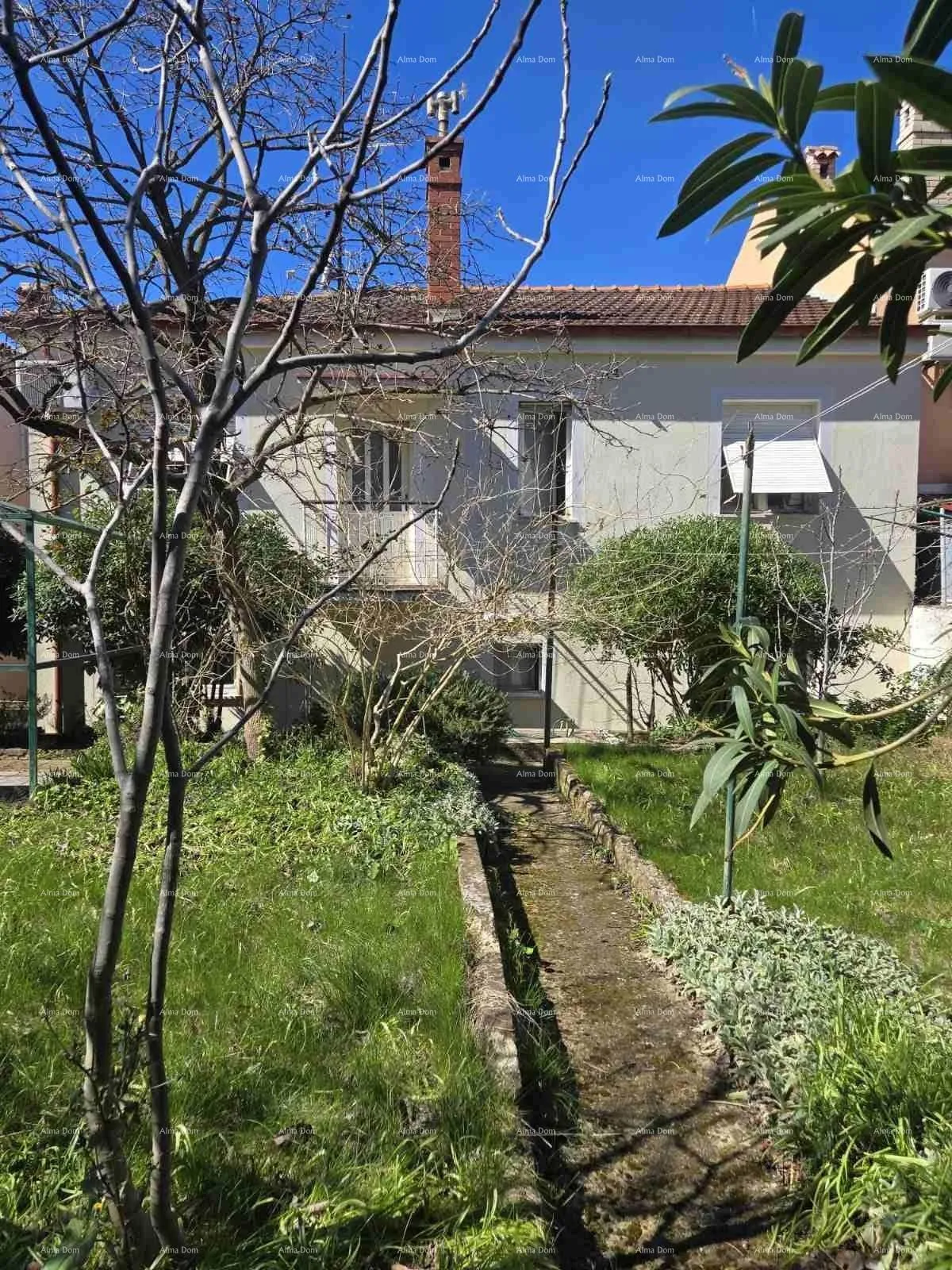 kuća pula blizina nove pulske bolnice. kaštanjer – kuća s dva odvojena stana, garažom i vrtom od 250 m2 - prodaja! - slika 5