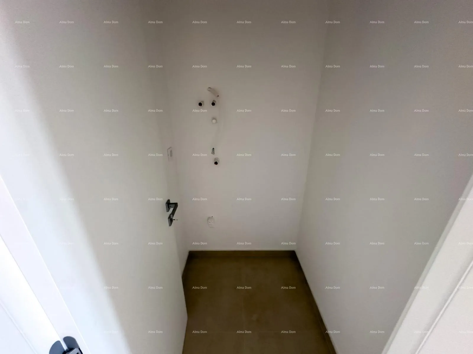 stan prodajemo stan sa vrtom u barbanu. - slika 8
