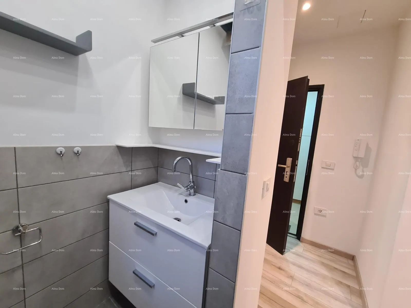 stan pula – renoviran dvosobni stan u centru, 72,83 m². stan se nalazi na glavnoj tržnici. - slika 16