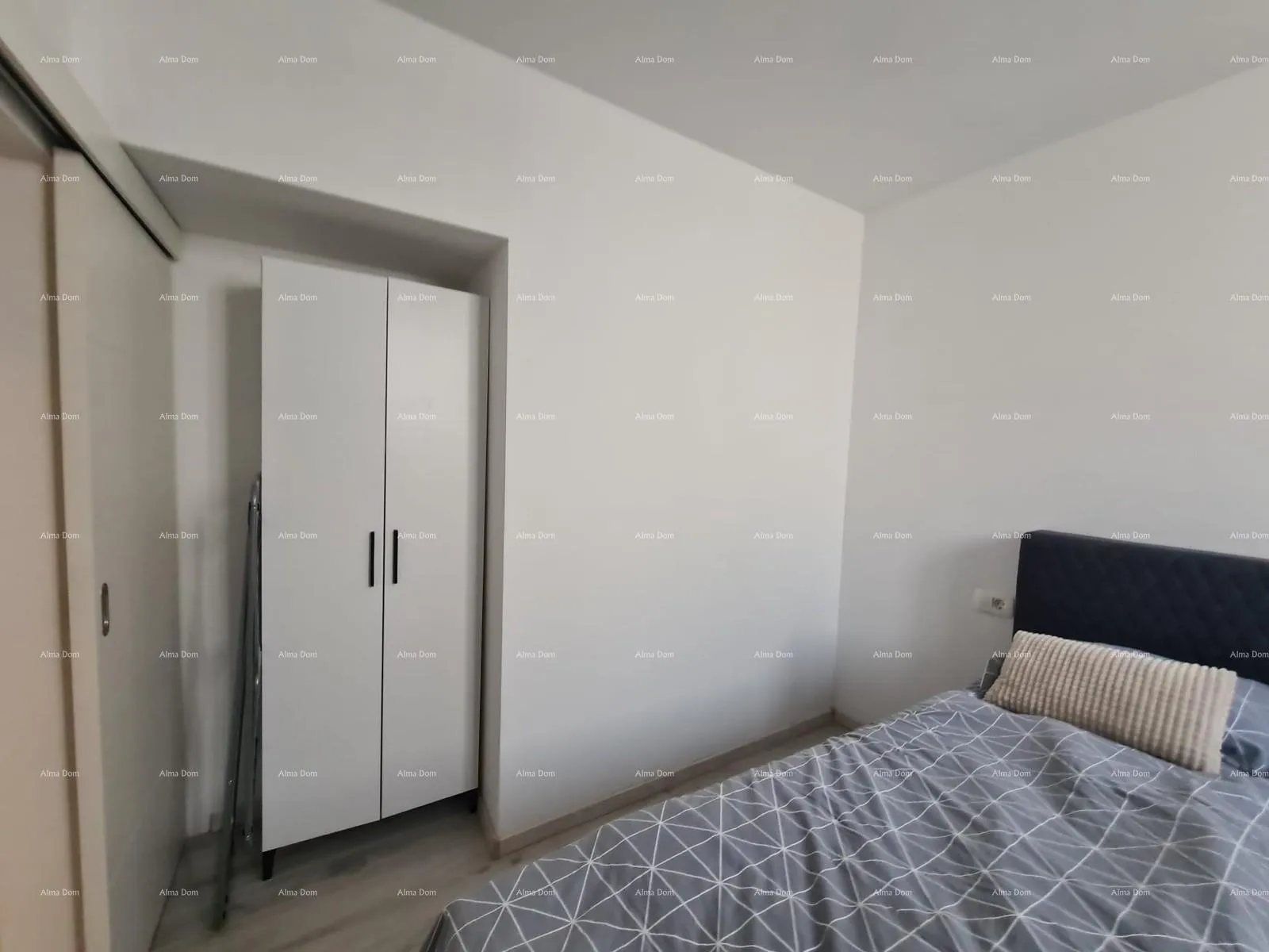 stan prodaje se nekretnina s dva apartmana – pula - slika 19